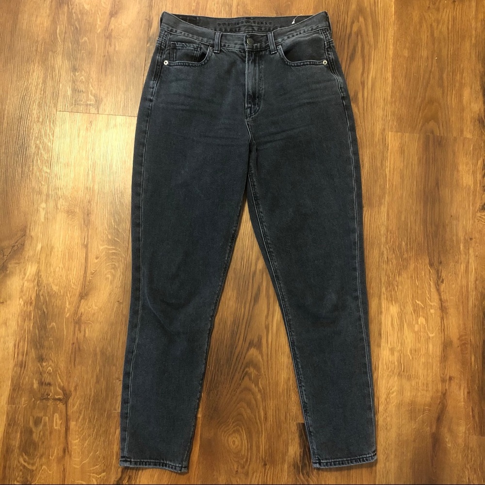 AMERICAN EAGLE MOM JEANS